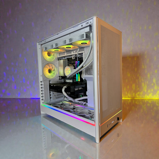 Ordinateur gaming blanc, RTX 5070, Ryzen 7 9700X, 32GB DDR5, 1TB NVMe