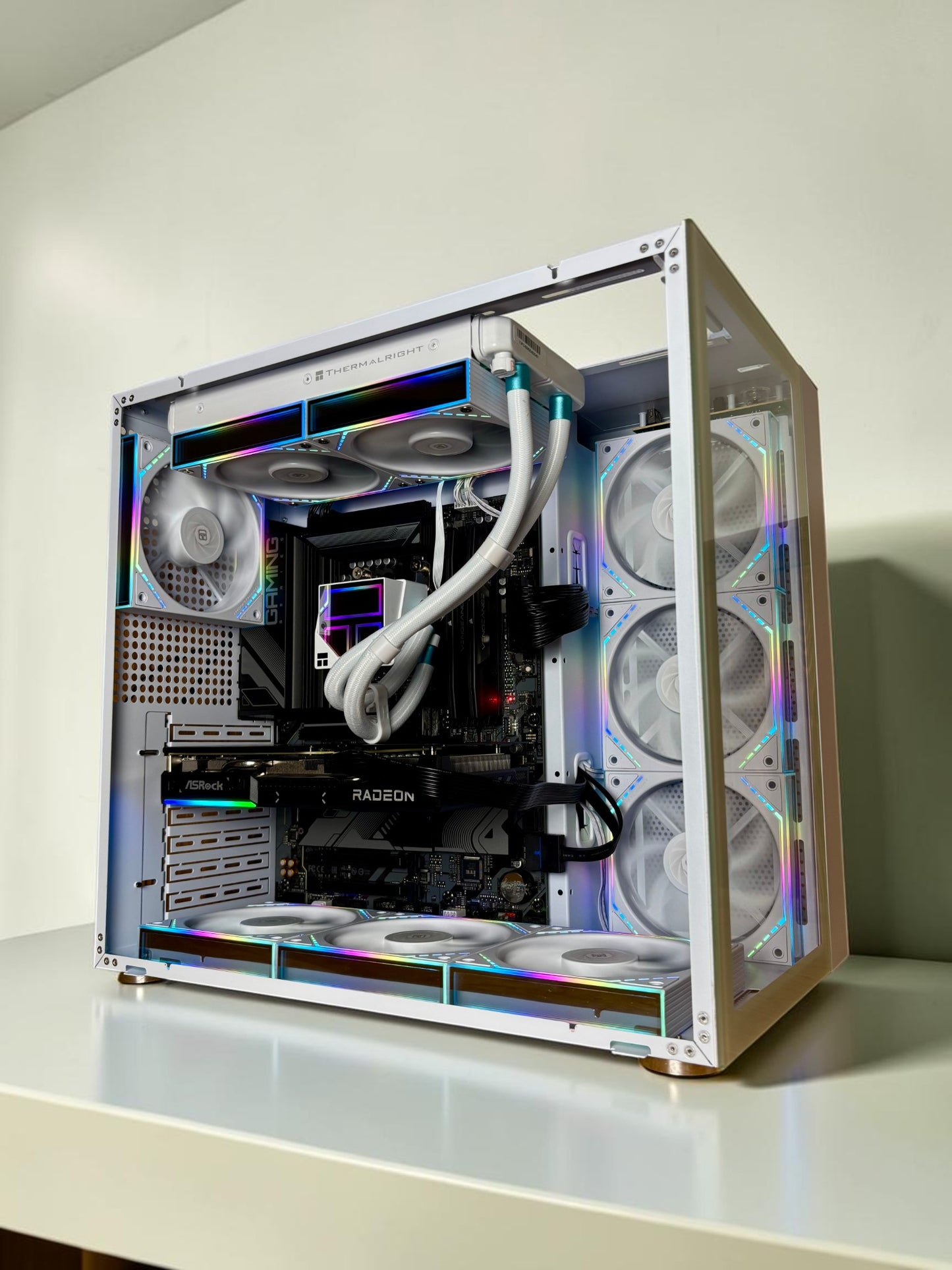 Ordinateur gaming blanc, AMD RX 9060XT 16GB, Ryzen 7 8700F, 16GB DDR5, 1TB NVMe
