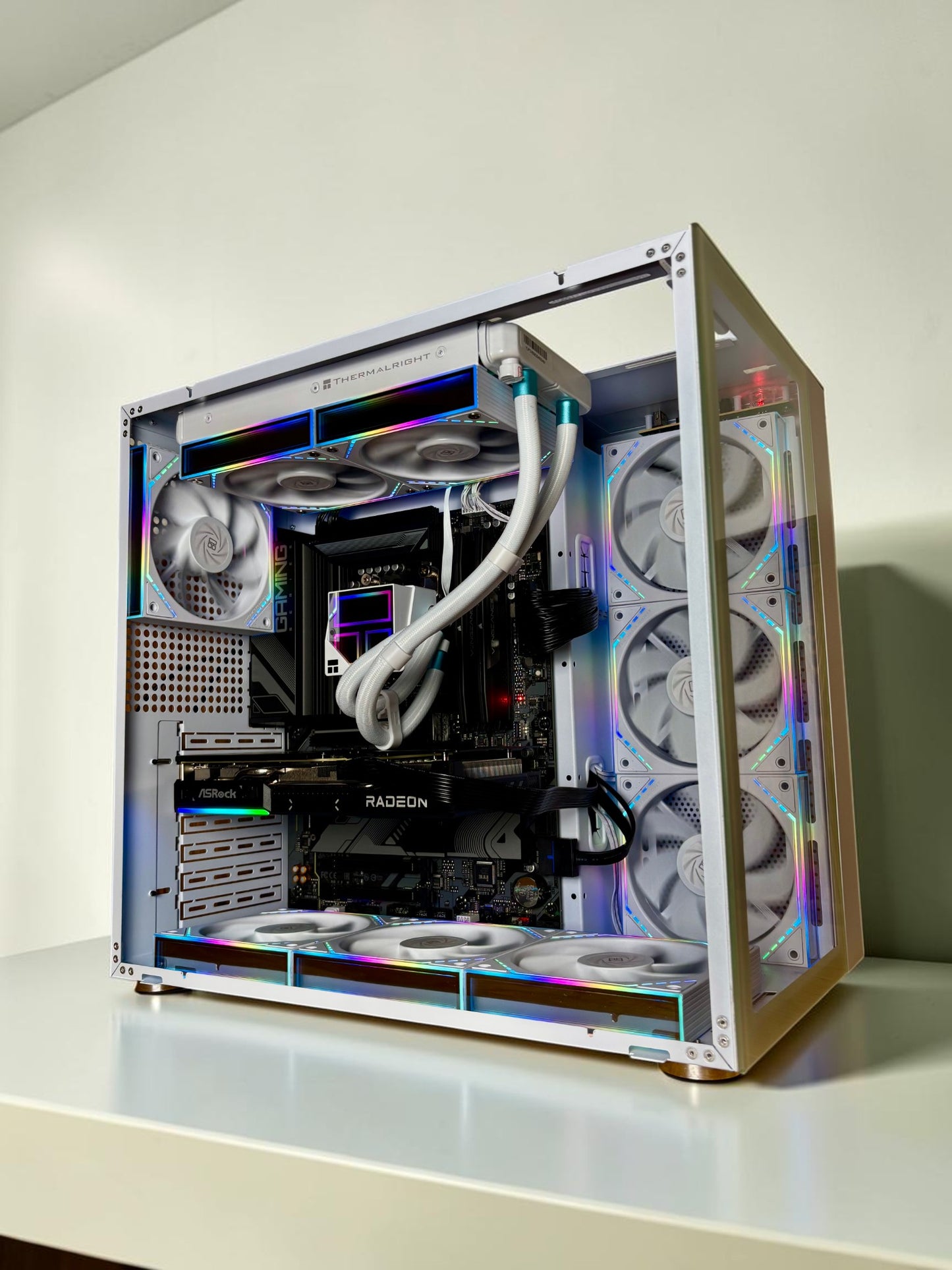 Ordinateur gaming blanc, AMD RX 9060XT 16GB, Ryzen 7 8700F, 16GB DDR5, 1TB NVMe