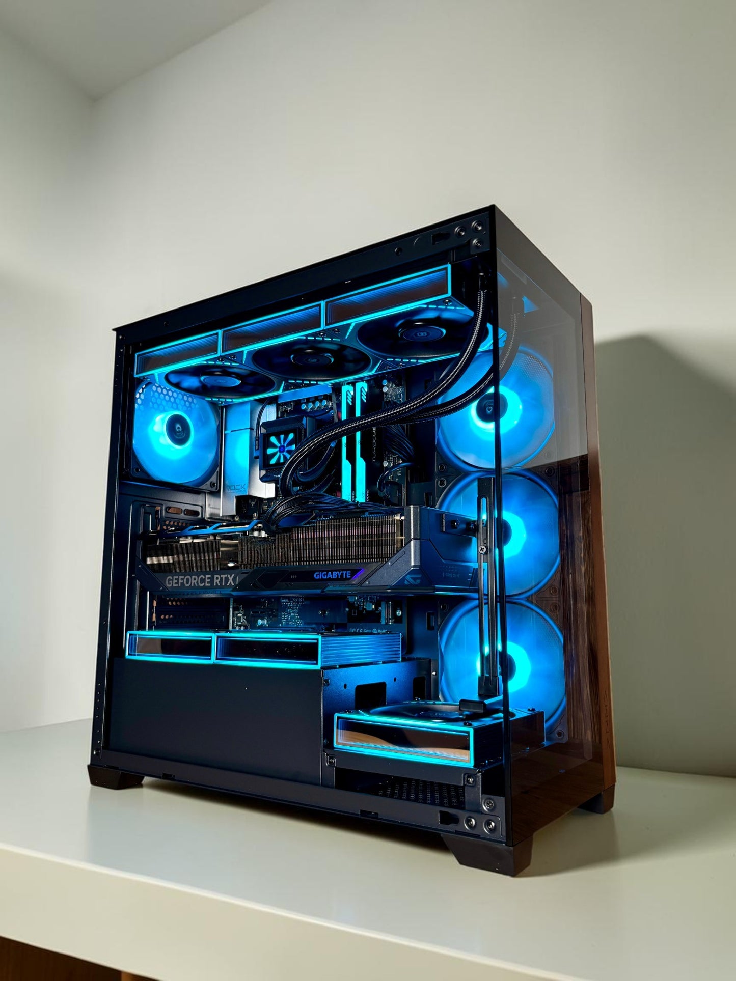 Ordinateur gaming, RTX 5080, Ryzen 7 9800X3D, 32GB DDR5, 1TB NVMe