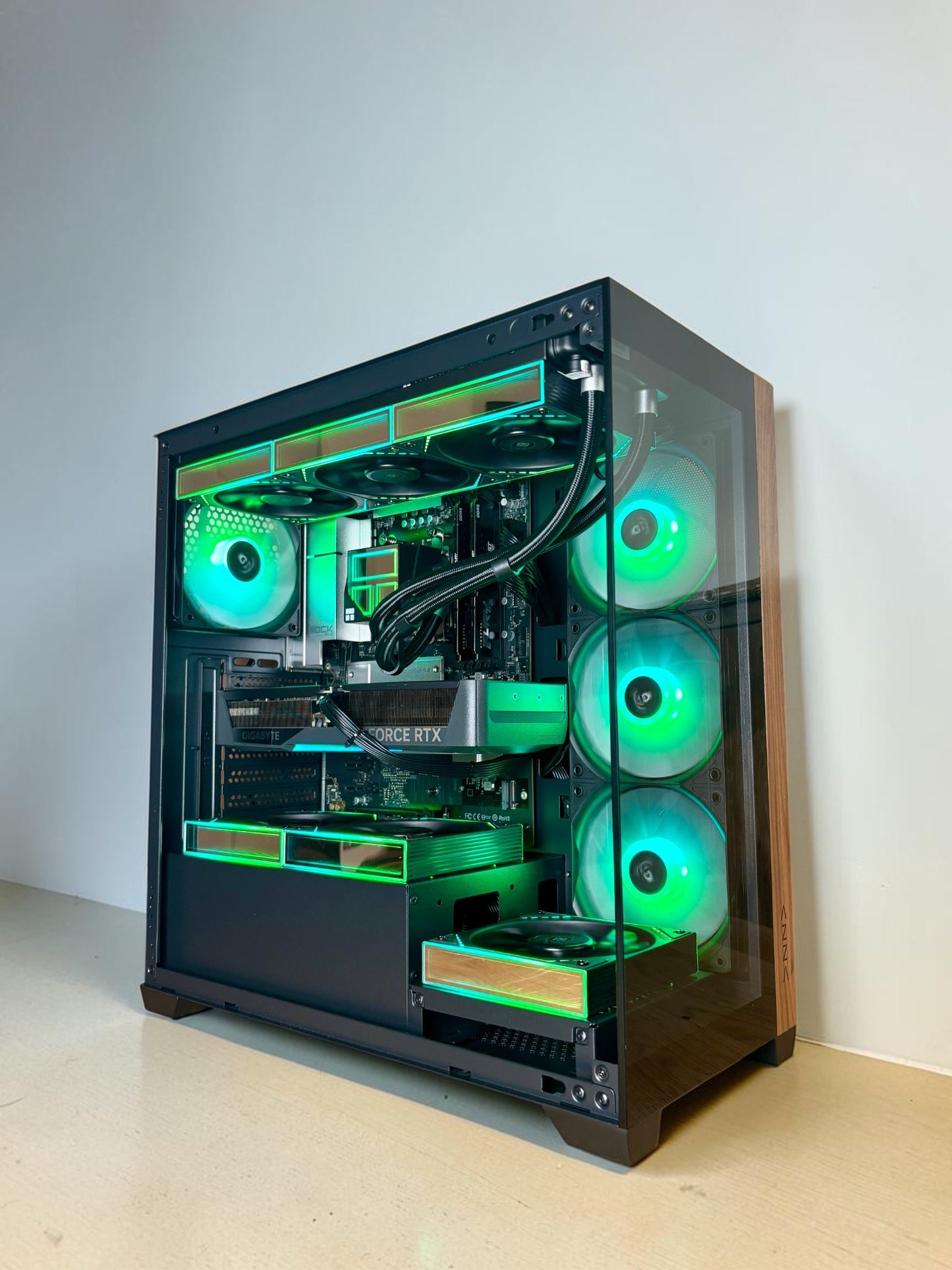 Ordinateur gaming, RTX 5070, Ryzen 7 9800X3D, 32GB DDR5, 1TB NVMe