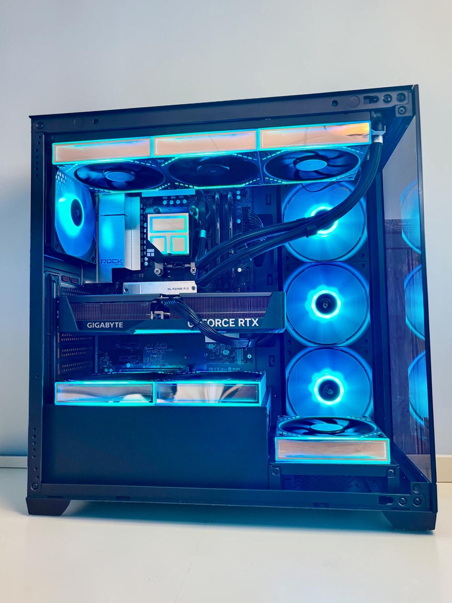 Ordinateur gaming, RTX 5070, Ryzen 7 9800X3D, 32GB DDR5, 1TB NVMe
