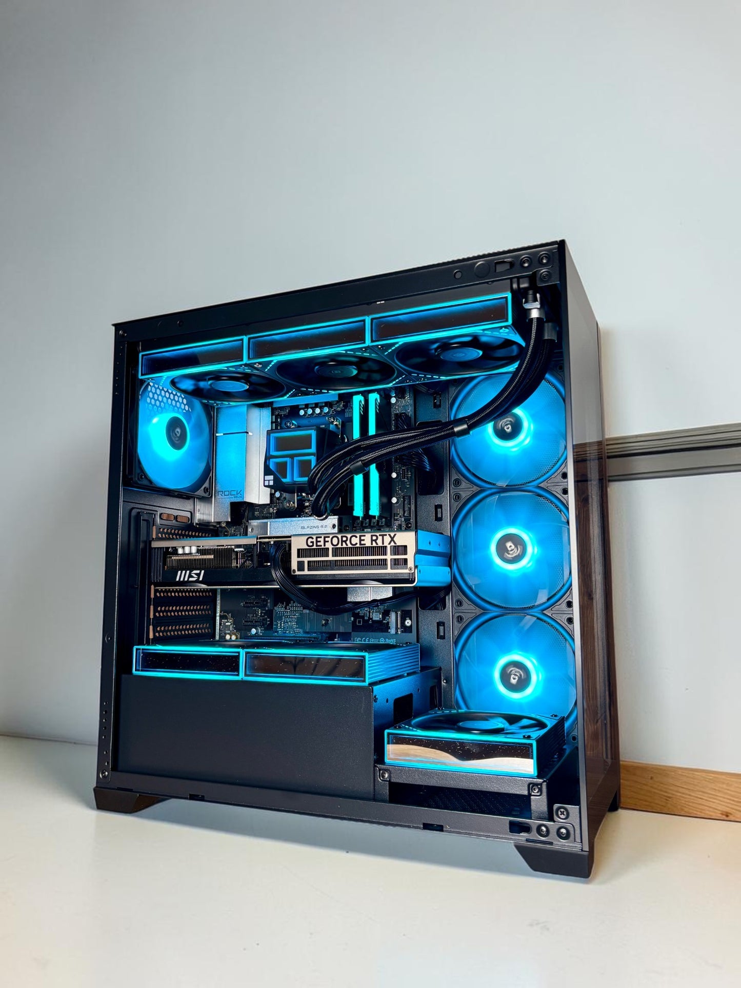 Ordinateur gaming, RTX 5070TI, Ryzen 7 9800X3D, 32GB DDR5, 1TB NVMe