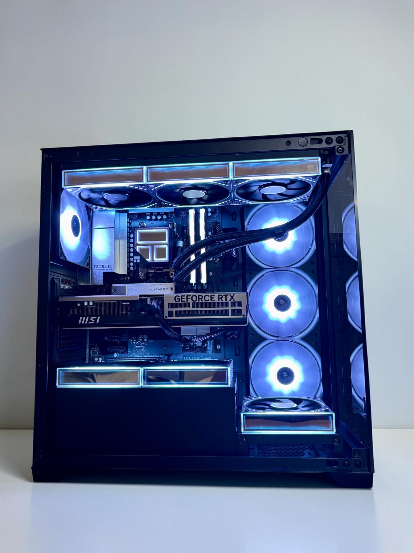 Ordinateur gaming, RTX 5070TI, Ryzen 7 9800X3D, 32GB DDR5, 1TB NVMe