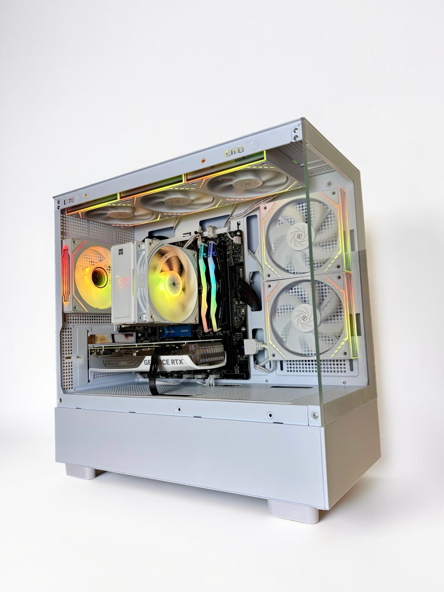 Ordinateur gaming blanc, RTX 4070, Ryzen 5 9600X, RAM DDR5, 1TB NVMe