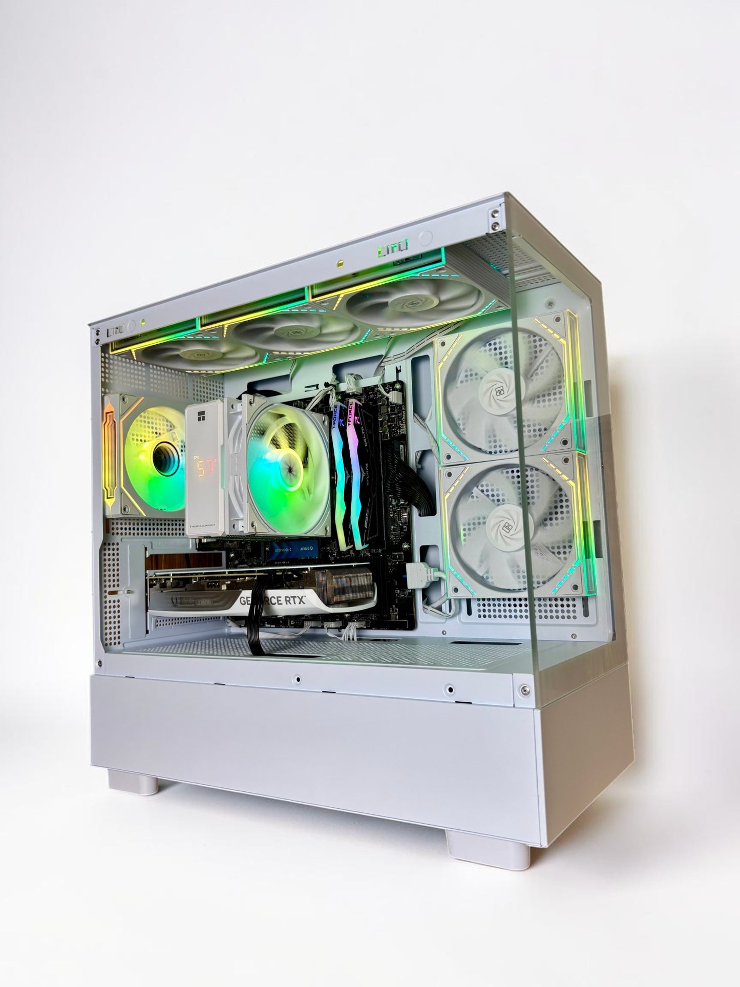 Ordinateur gaming blanc, RTX 4070, Ryzen 5 9600X, RAM DDR5, 1TB NVMe