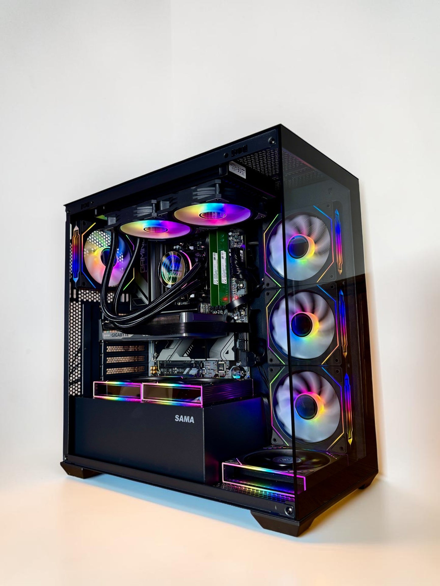 Ordinateur gaming blanc, RTX 5060TI 16GB, Ryzen 5 9600X, RAM DDR5, 1TB NVMe