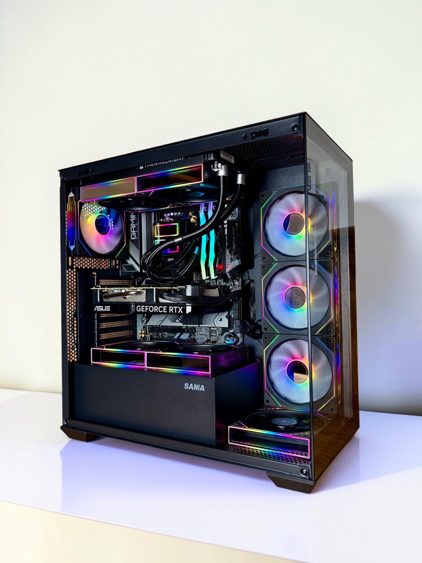 Ordinateur gaming blanc, RTX 4070 Super, Ryzen 7 7700X, RAM DDR5, 1TB NVMe
