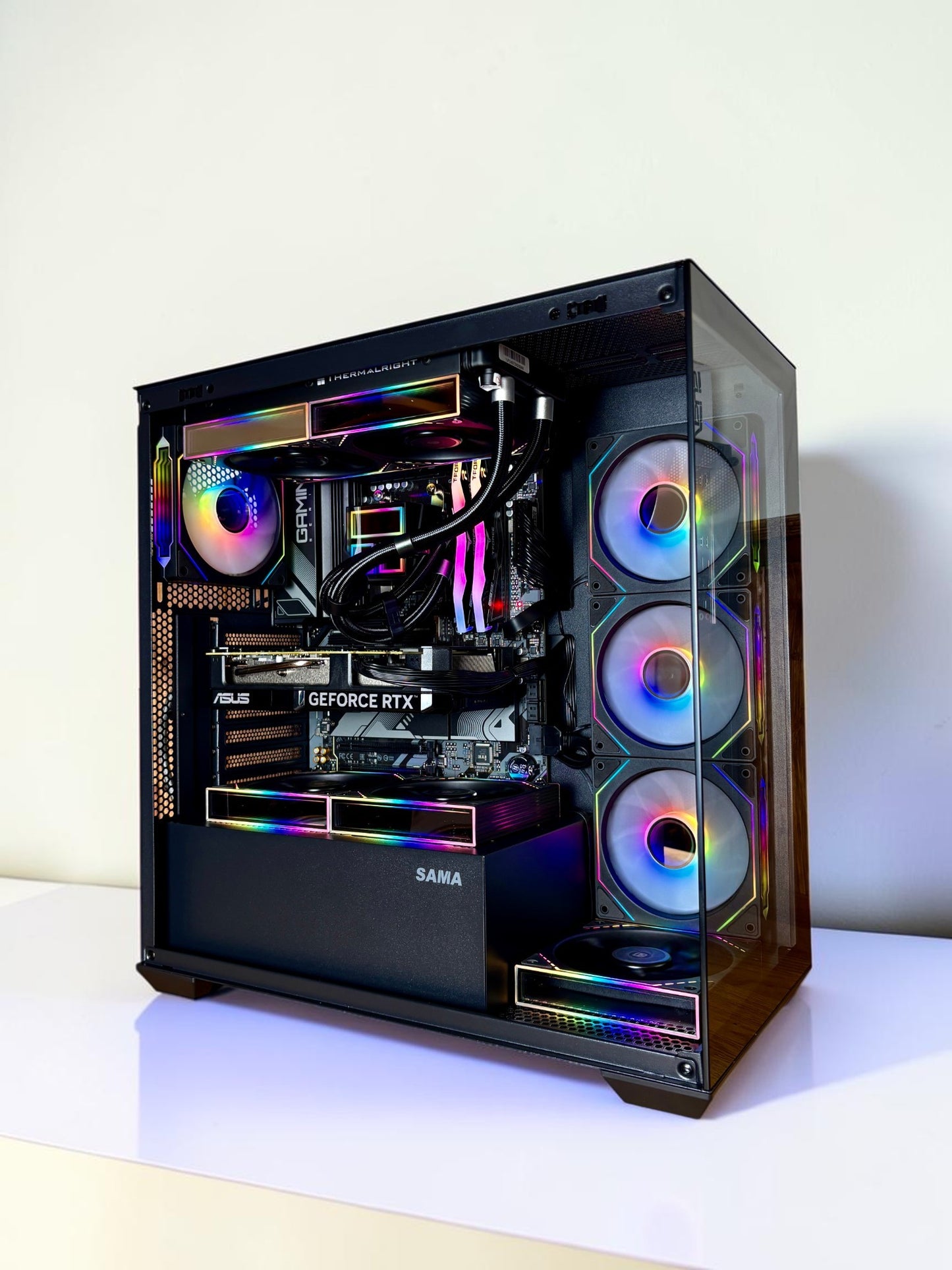Ordinateur gaming blanc, RTX 4070 Super, Ryzen 7 7700X, RAM DDR5, 1TB NVMe
