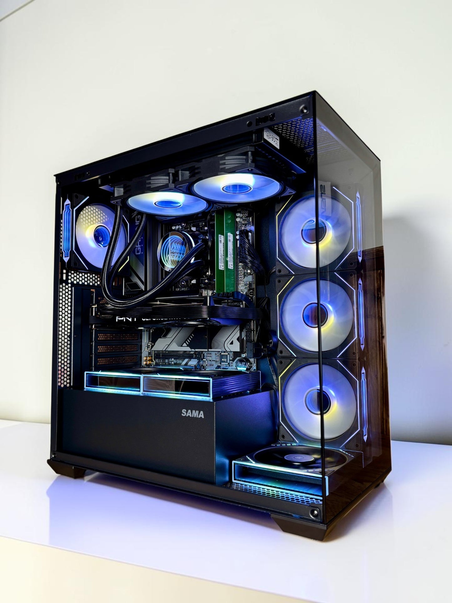 Ordinateur gaming blanc, RTX 5060TI 16GB, Ryzen 5 7600X, RAM DDR5, 1TB NVMe