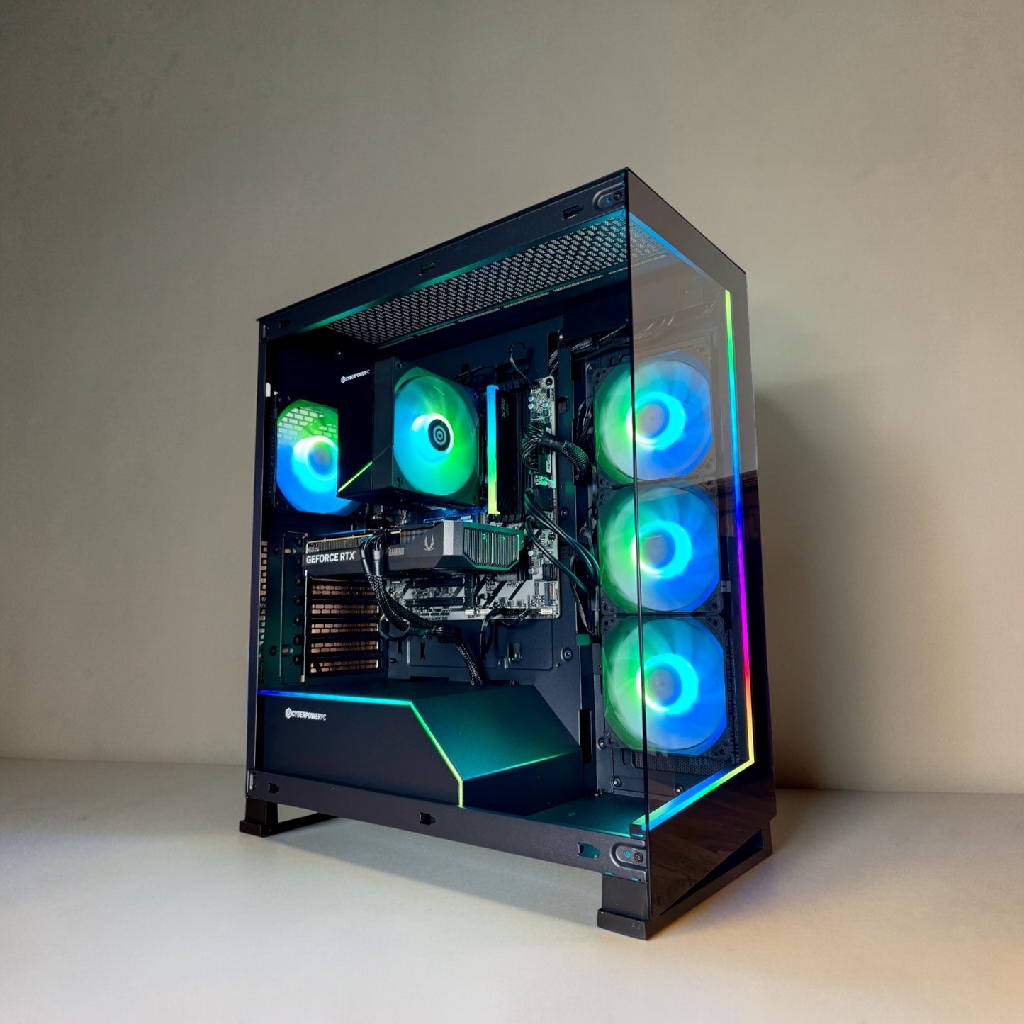 Ordinateur gaming blanc, RTX 5060TI, Ryzen 7 8700F, RAM DDR5, 1TB NVMe