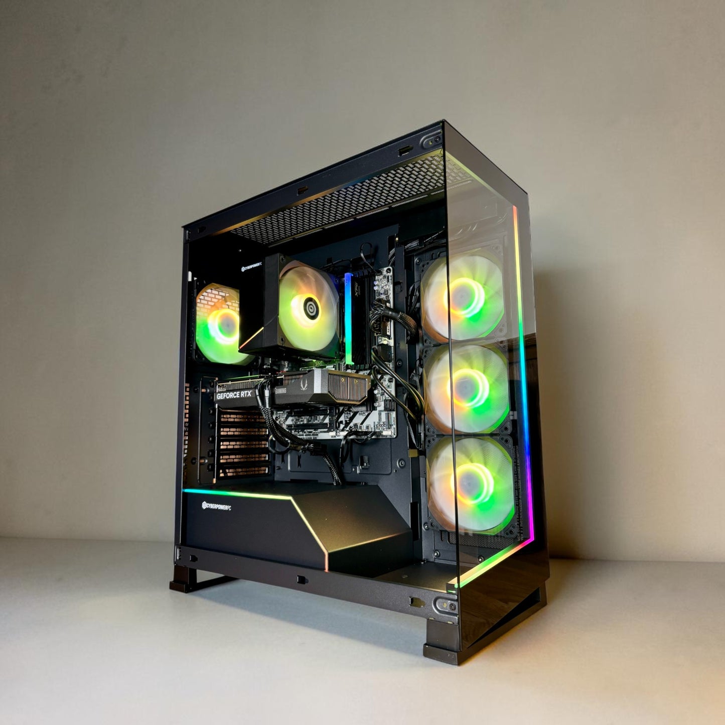 Ordinateur gaming blanc, RTX 5060TI, Ryzen 7 8700F, RAM DDR5, 1TB NVMe