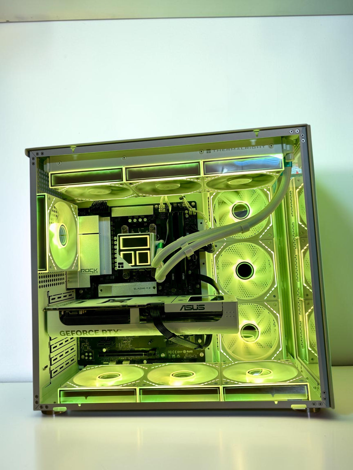 Ordinateur gaming, RTX 5070, AMD Ryzen 9 9950X, 32GB RAM DDR5, 1TB NVMe