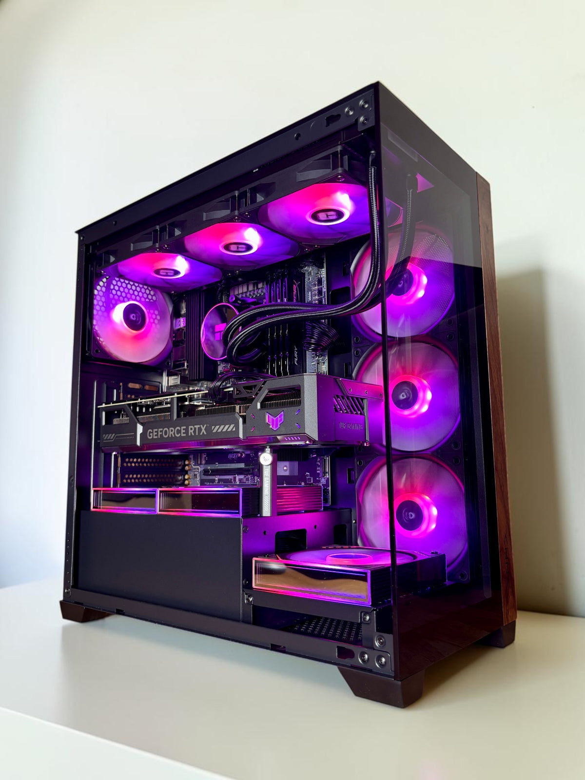 Ordinateur gaming, RTX 5070, AMD Ryzen 9800X3D, 32GB RAM DDR5, 1TB NVMe