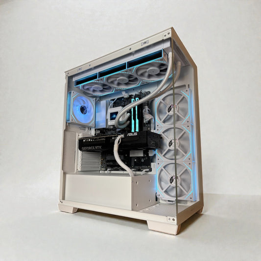 Ordinateur gaming blanc, RTX 5070TI, Ryzen 7 9700X, 32GB DDR5, 1TB NVMe